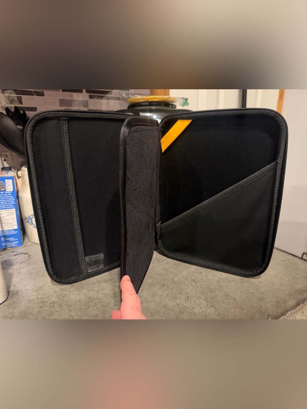 Tomtoc Portfolio Case - Picture 5 of 14